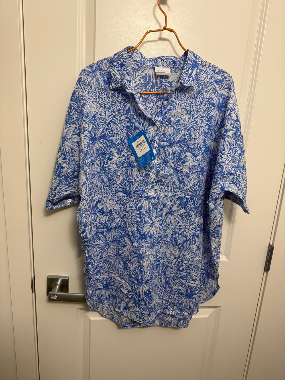 NEW Columbia Women's Blue and White Tropical Print Half Button Shirt in size L